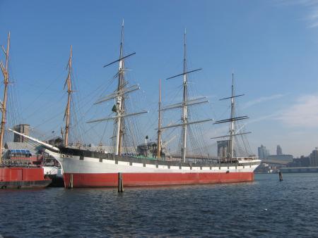 NICE BOAT NEAR BROOKLYN BRIDGE