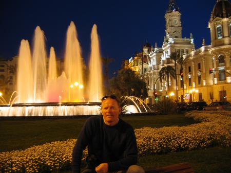 ALEX IN FRONT OF THE AJUNTAMENTO