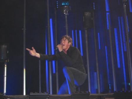 SING, TOM, SING!!