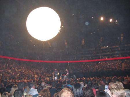 LITTLE STAGE UNDER THE BALLOON!