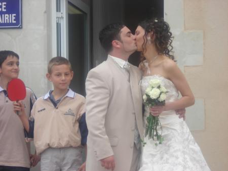 KISS THE BRIDE