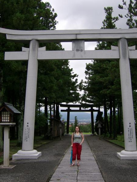 WHITE TORI  IN KOFU