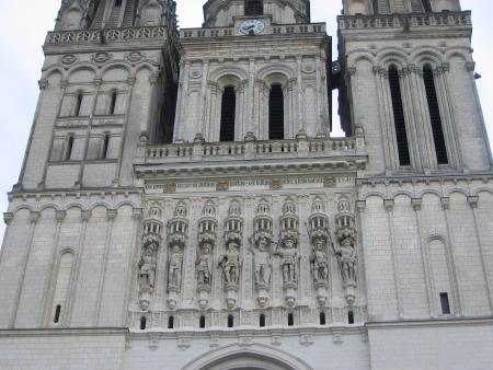 CLOSE-UP ON THE CATHEDRAL