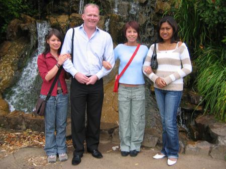 ALEX SURROUNDED BY THE GIRLS