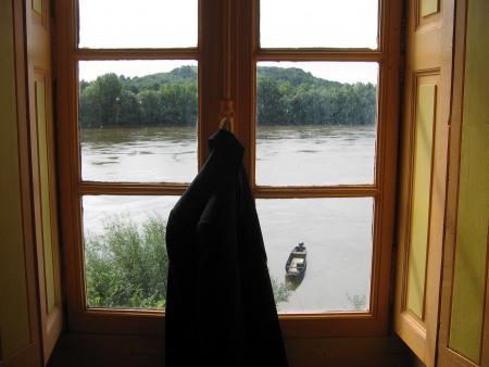 SUNDAY MORNING... QUIET