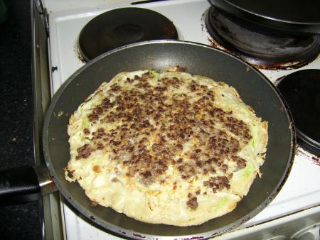 COOKING OKONOMIYAKI