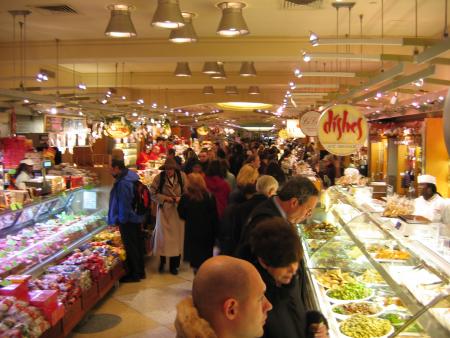 FOOD HALL INSIDE GRAND CENTRAL